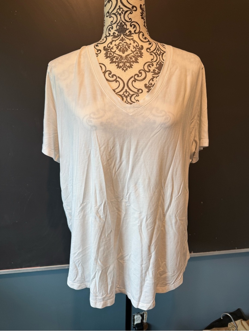 lululemon athletica Women's V-Neck Love Tee in white